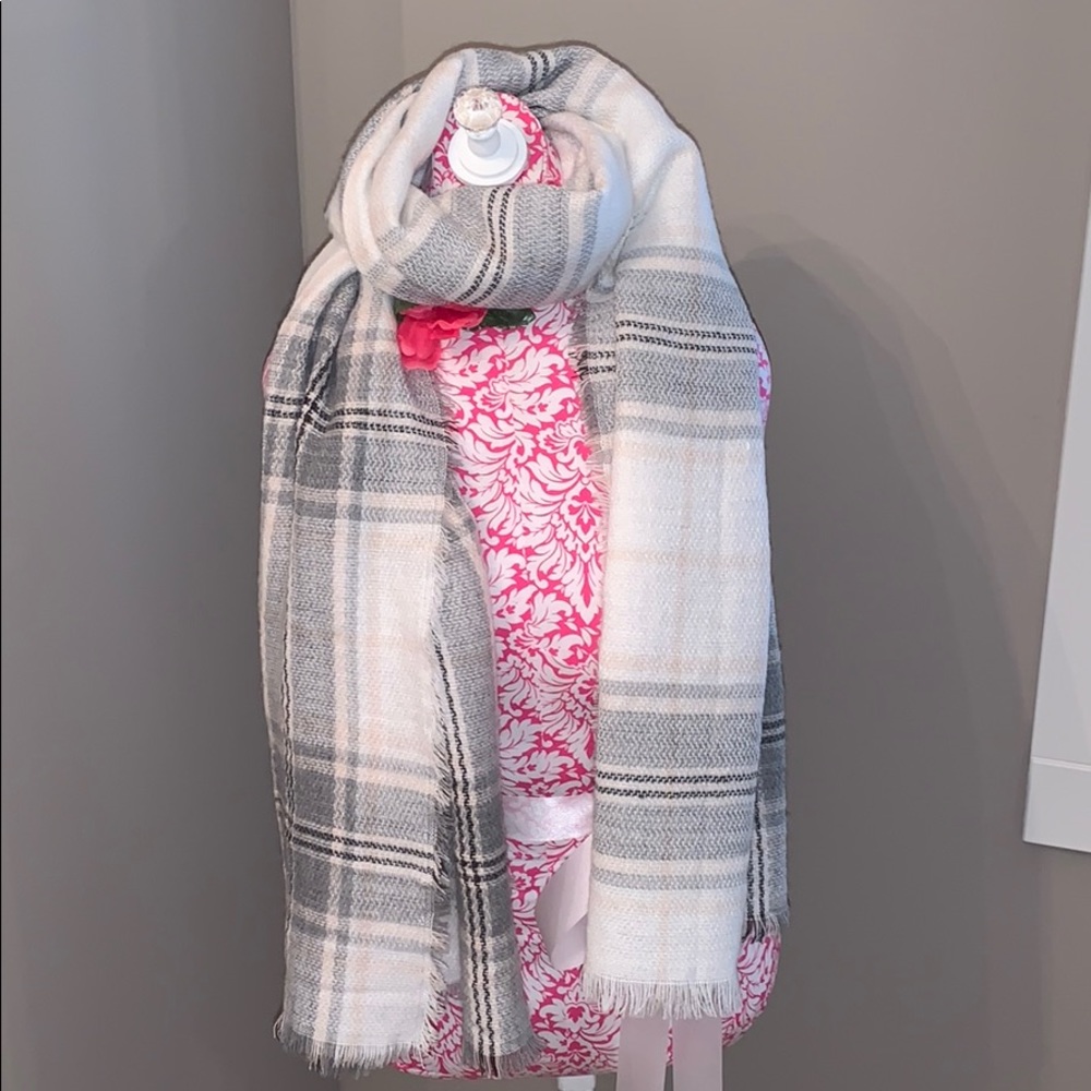 🌺Scarf Pink/Gray/White. Never worn!